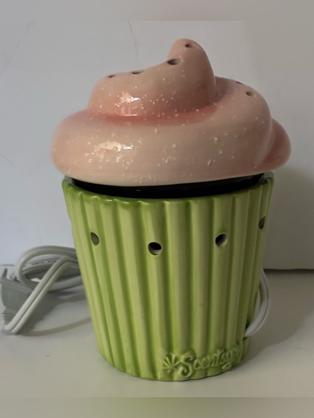 Scentsy cupcake warmer NEW NWT ceramic 3 piece retired - Picture 10 of 12